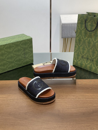 UA GUCCI WOMEN'S INTERLOCKING G SLIDE