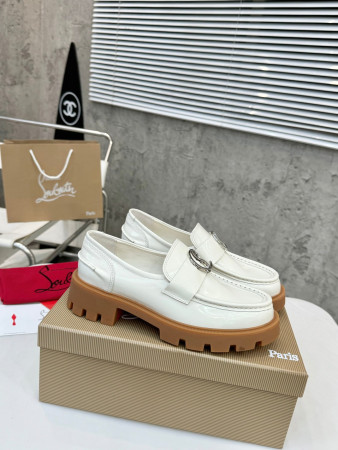 UA Christian Louboutin(CL) logo design,the latest runway version of the red-soled shoes