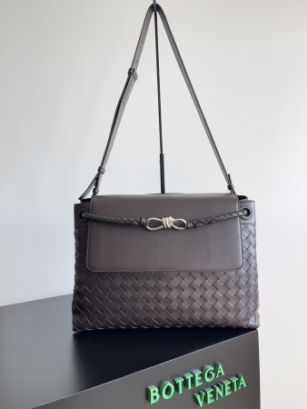 Bottega Veneta Medium Andiamo Messenger 37x26x13cm