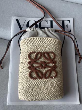 Loewe Square pocket in iraca palm and calfskin 22.5x14x6cm