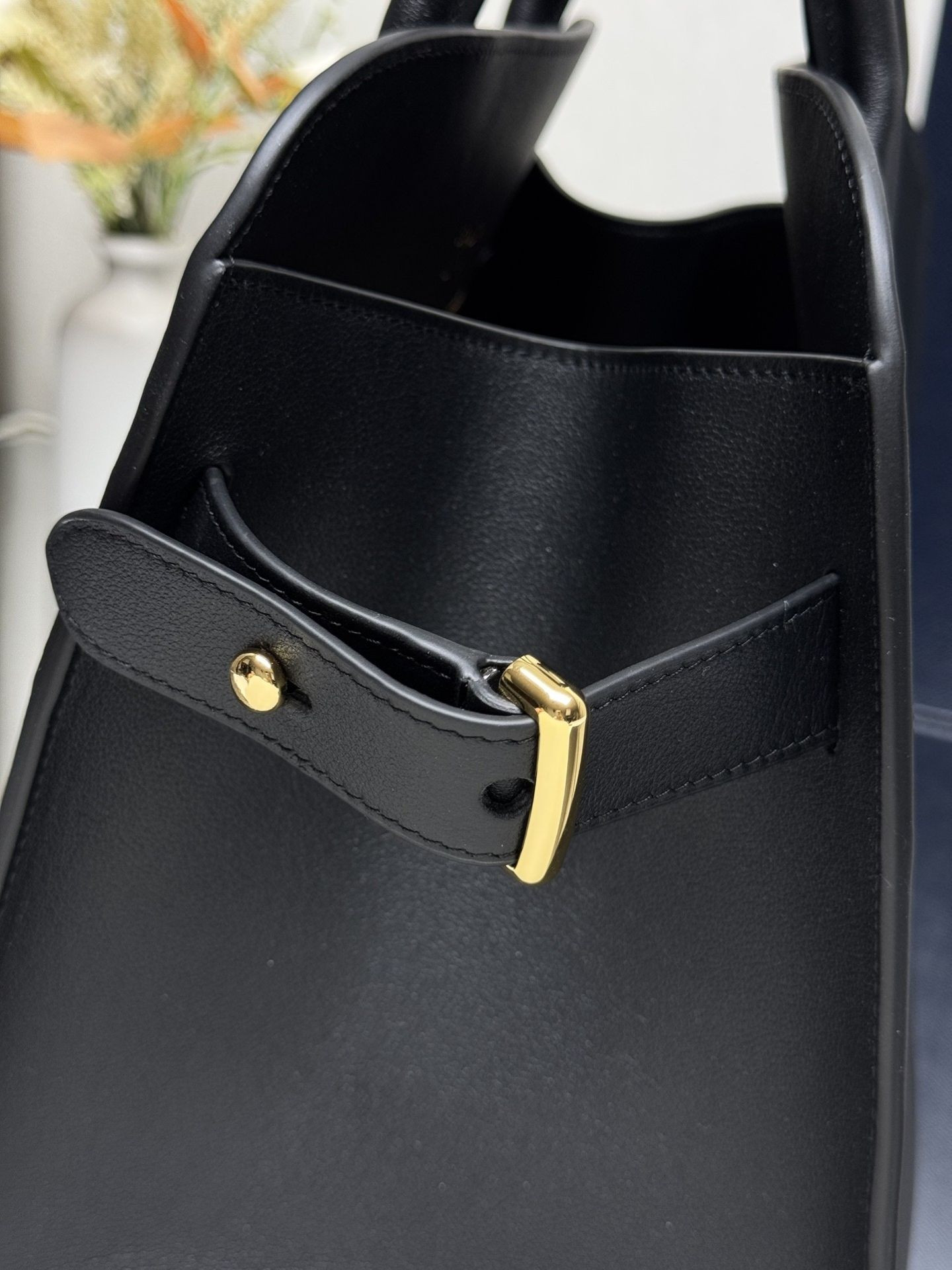 Prada Medium Leather Tote Bag Without Box 32x23.5x16cm