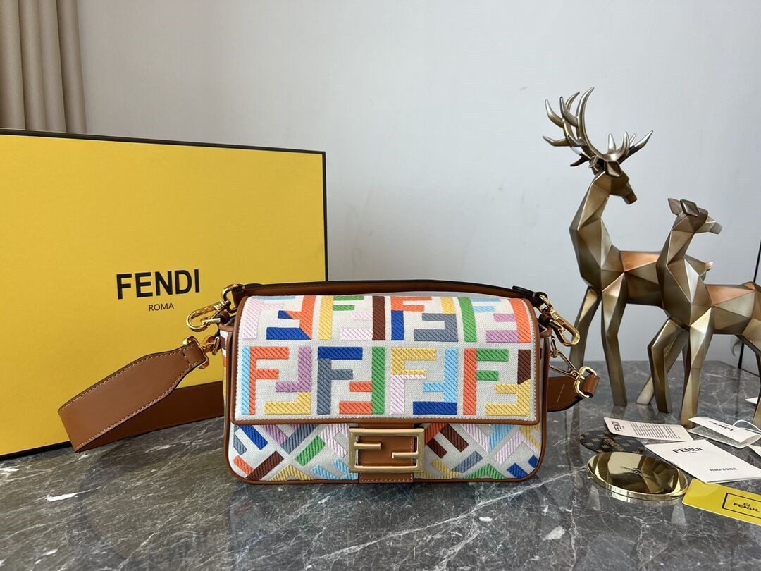 FENDI Baguette 27x14x6cm