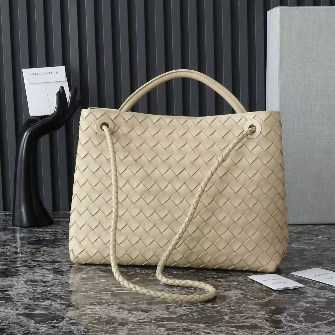 Bottega Veneta Medium Andiamo 32x25x11CM