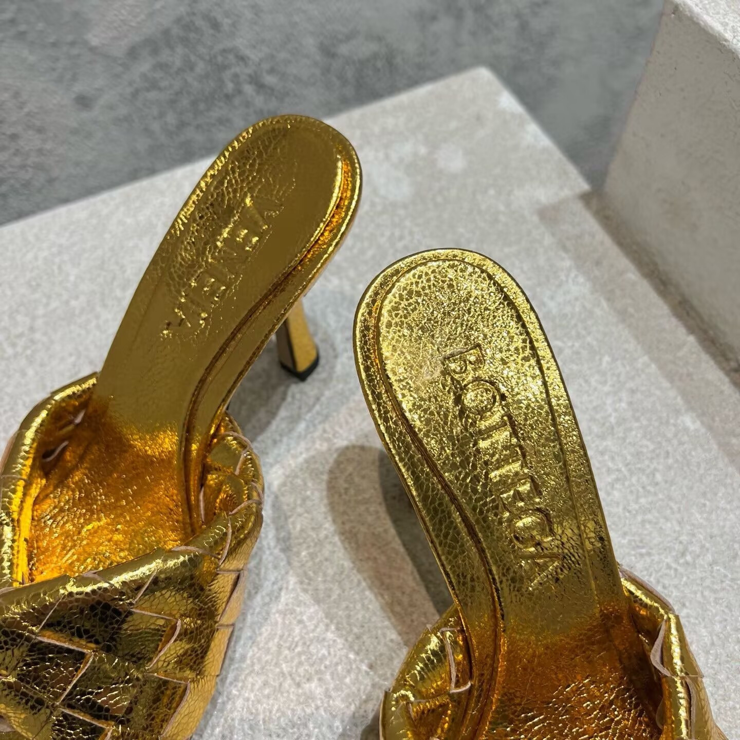 UA Bottega Veneta Blink Slides