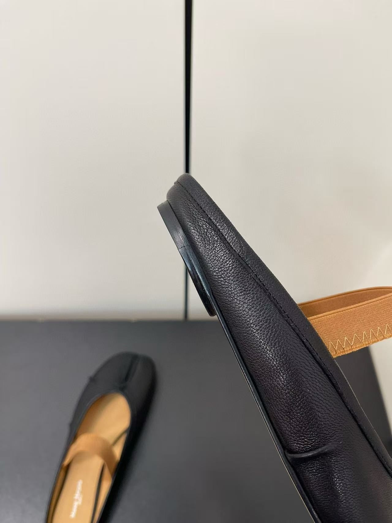 UA Maison Margiela Split-Toe Leather Ballerina Mules Black