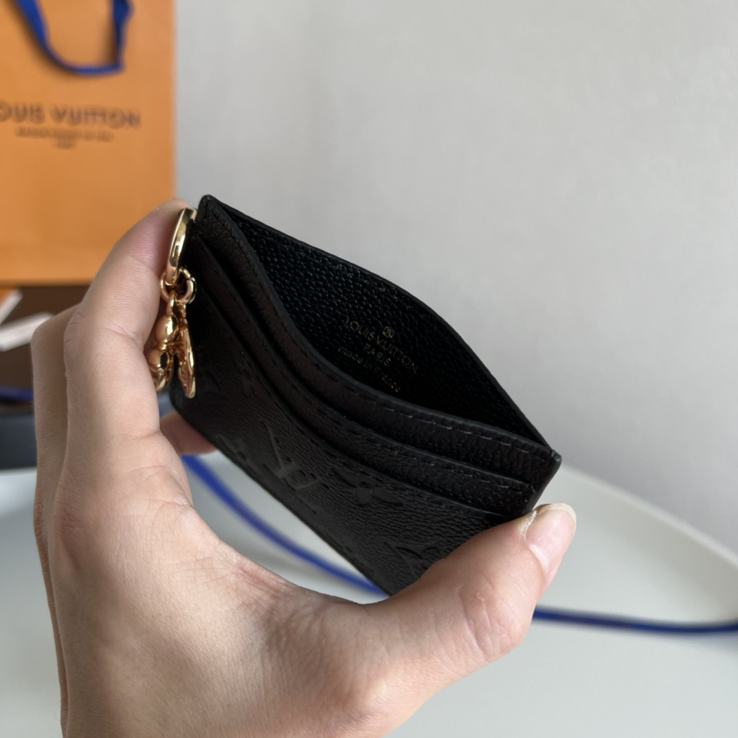 LV Charms Card Holder M82739 10x7x0.3cm