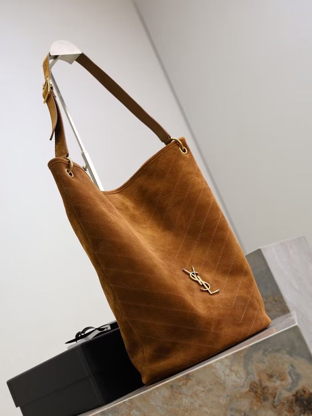 YSL NIKI Supple Bucket In Suede 33x16x40cm