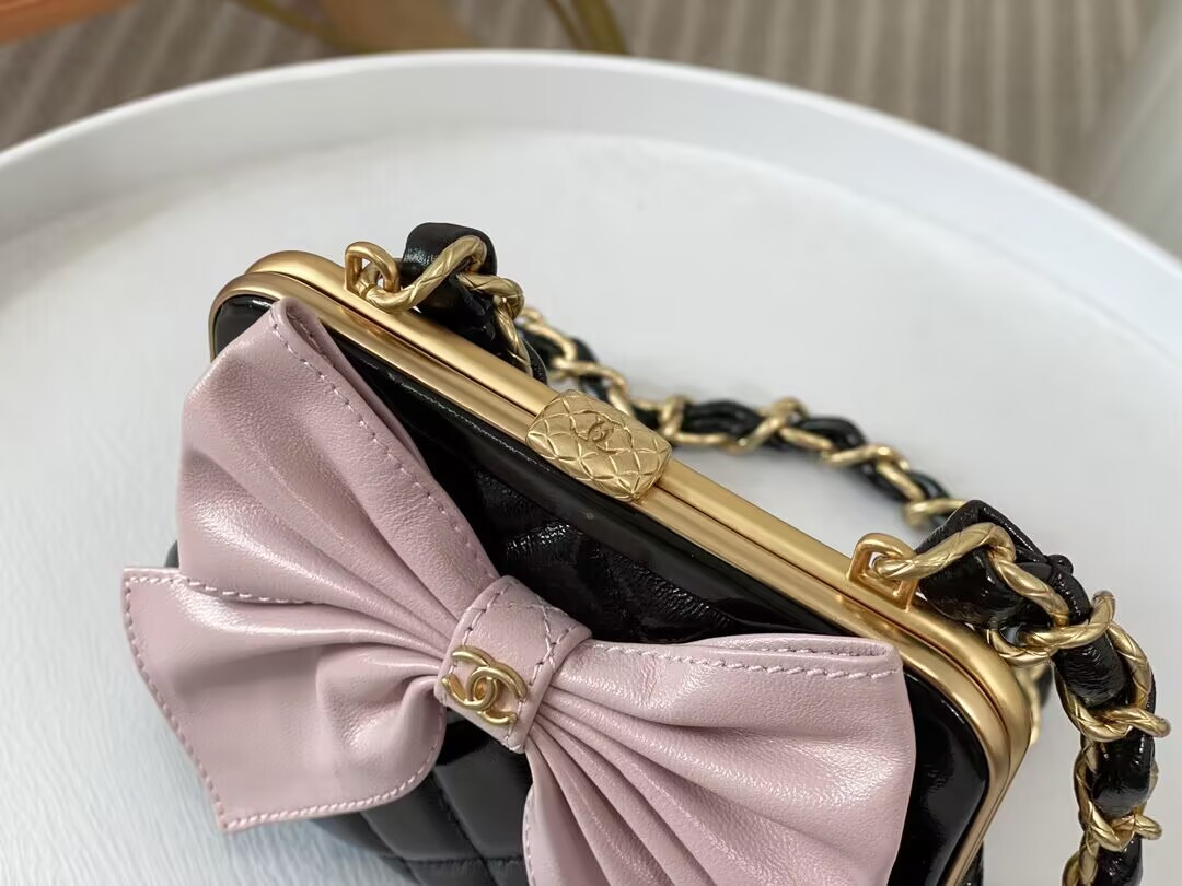 CHANEL CLUTCH WITH CHAIN 12 × 13 × 4 cm