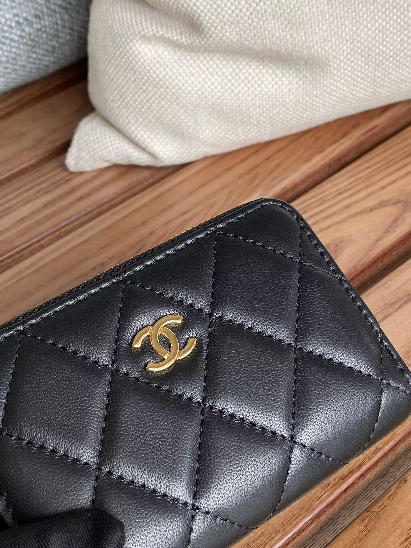 CHANEL ZIPPED COIN PURSE 7.5x 11x 2.5cm