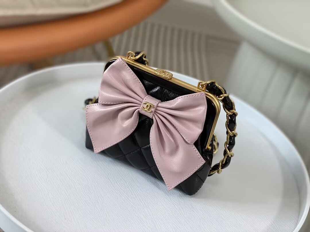 CHANEL CLUTCH WITH CHAIN 12 × 13 × 4 cm