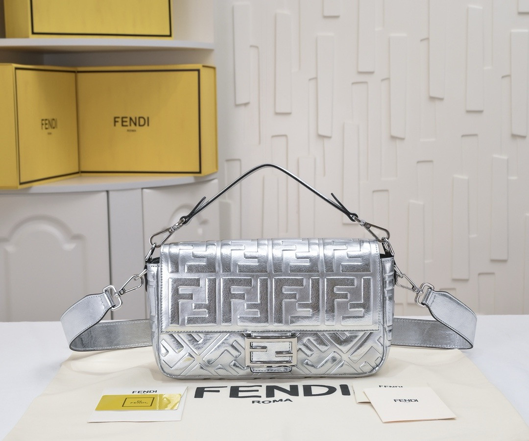 FENDI Baguette Phone Pouch Craquelé silver leather pouch 26x6x15cm