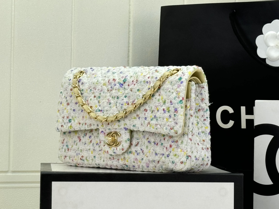 CHANEL MINI CLASSIC 11.12 HANDBAG 25 15.5 × 25.5 × 6.5 cm