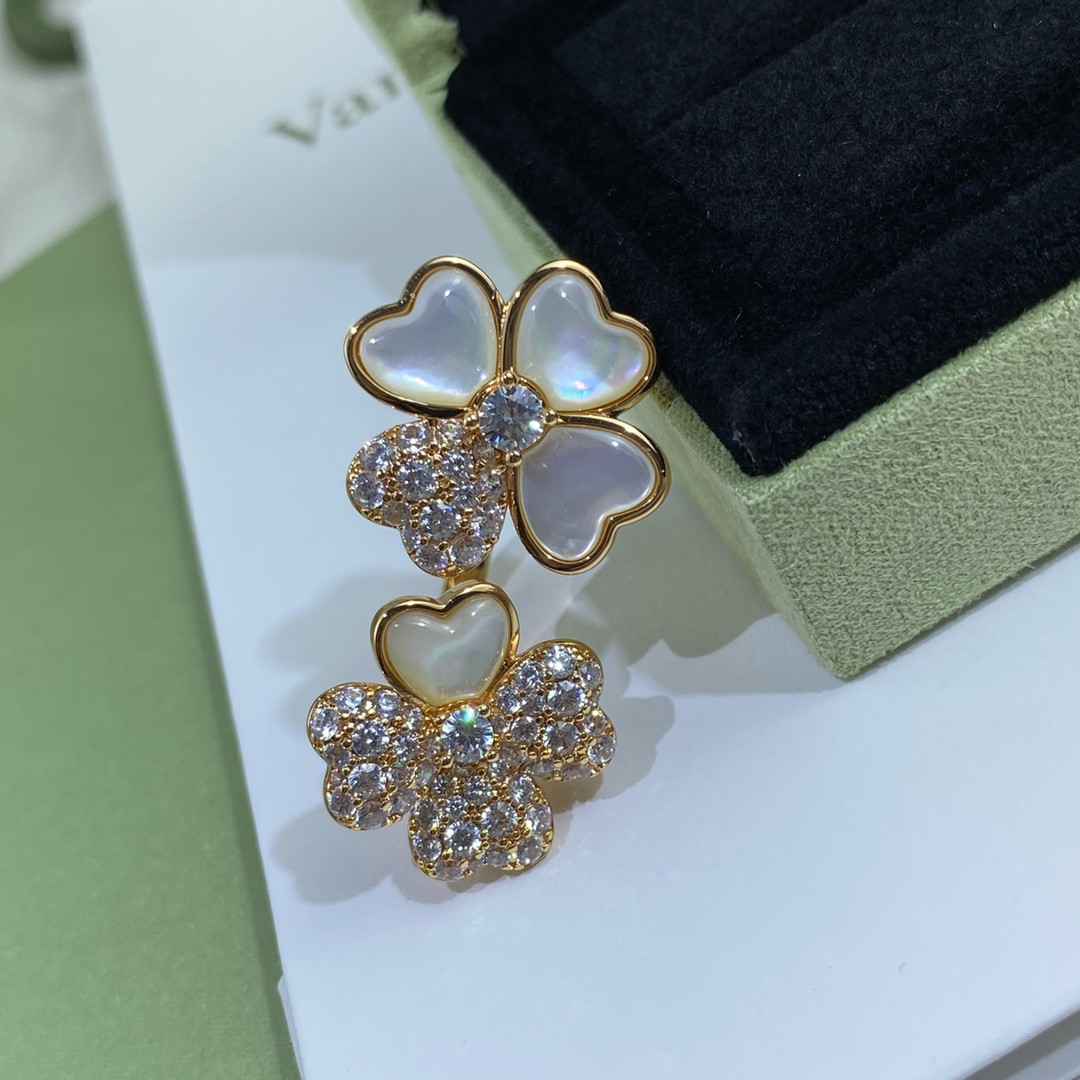 Van Cleef & Arpels Four Leaf Clover Ring