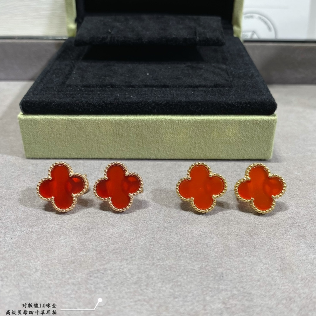 Van Cleef & Arpels Premium Fritillaria Four-Leaf Clover Earrings
