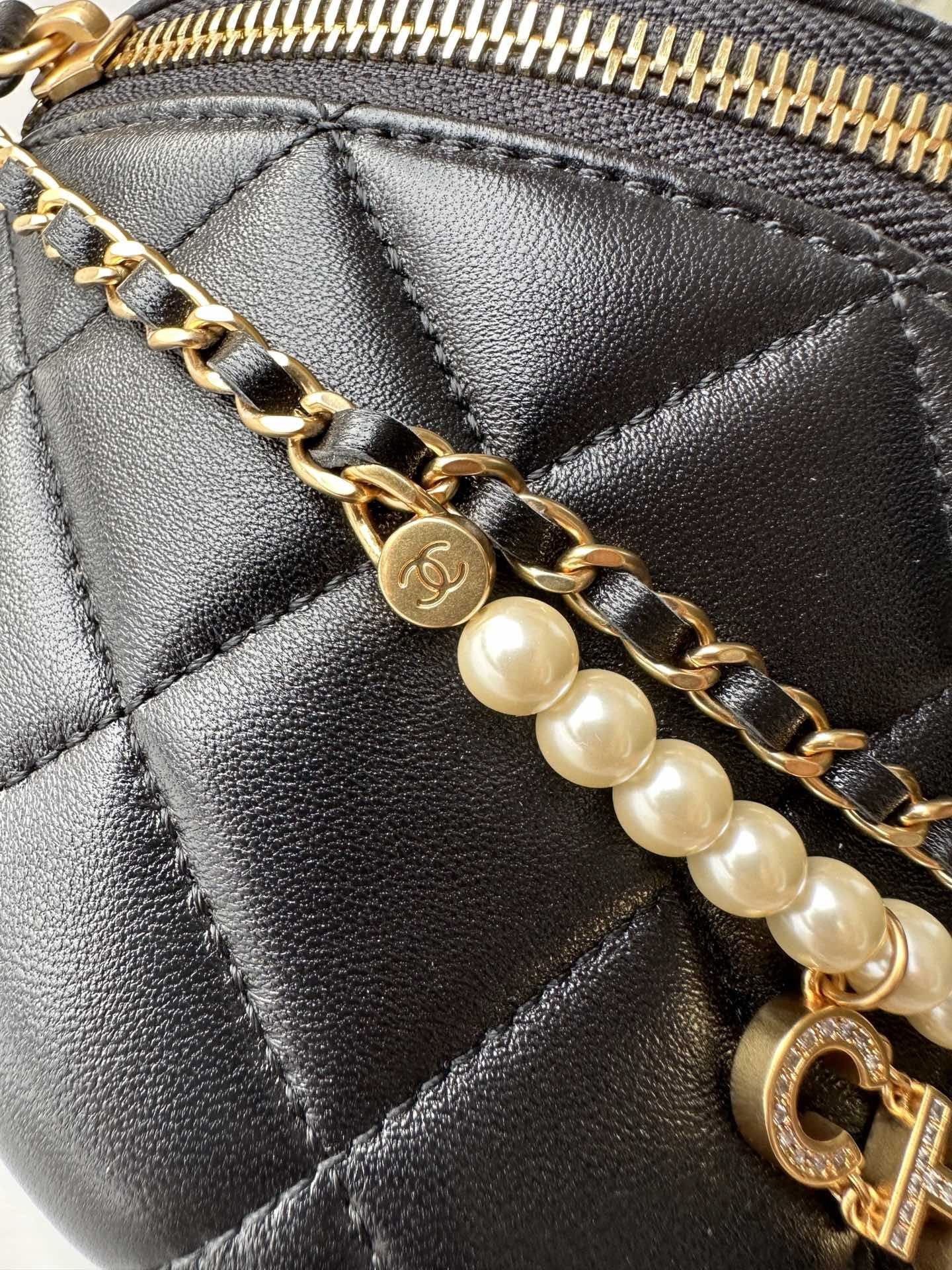 Chanel Waist Bag 17 × 24 × 11 cm