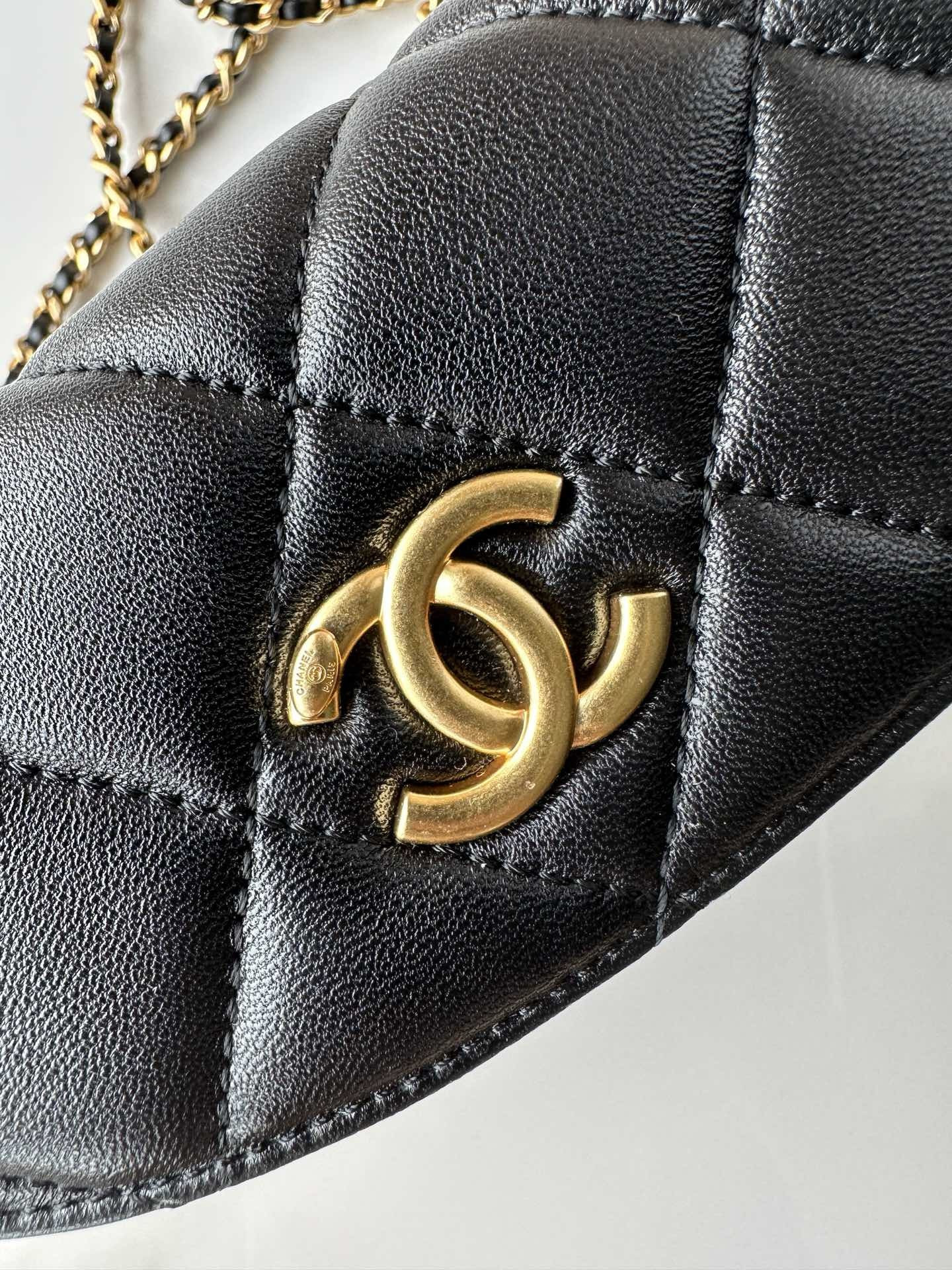 Chanel Waist Bag 17 × 24 × 11 cm