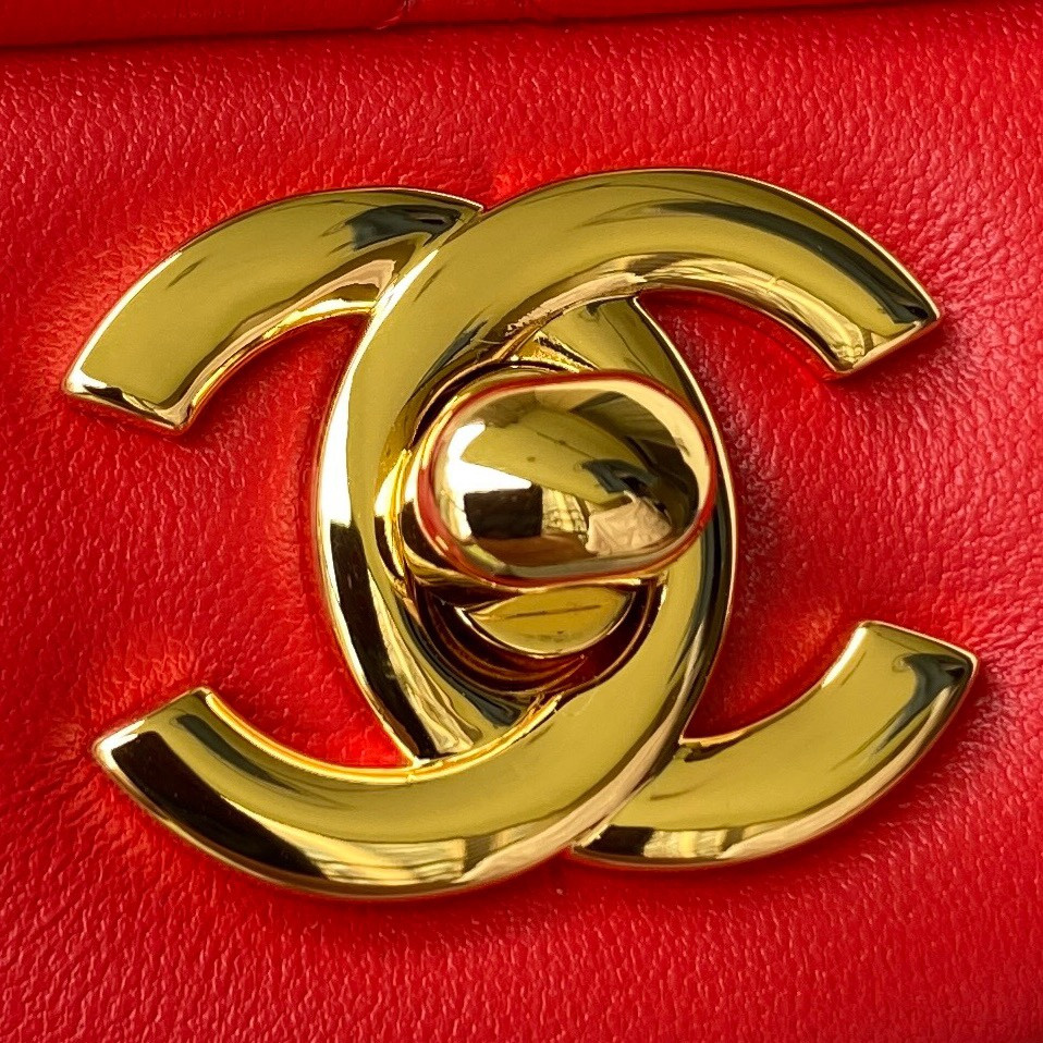 CHANEL SMALL CLASSIC HANDBAG LAMBSKIN & Gold-TONE METAL Red 5.7 × 9 × 2.3 IN