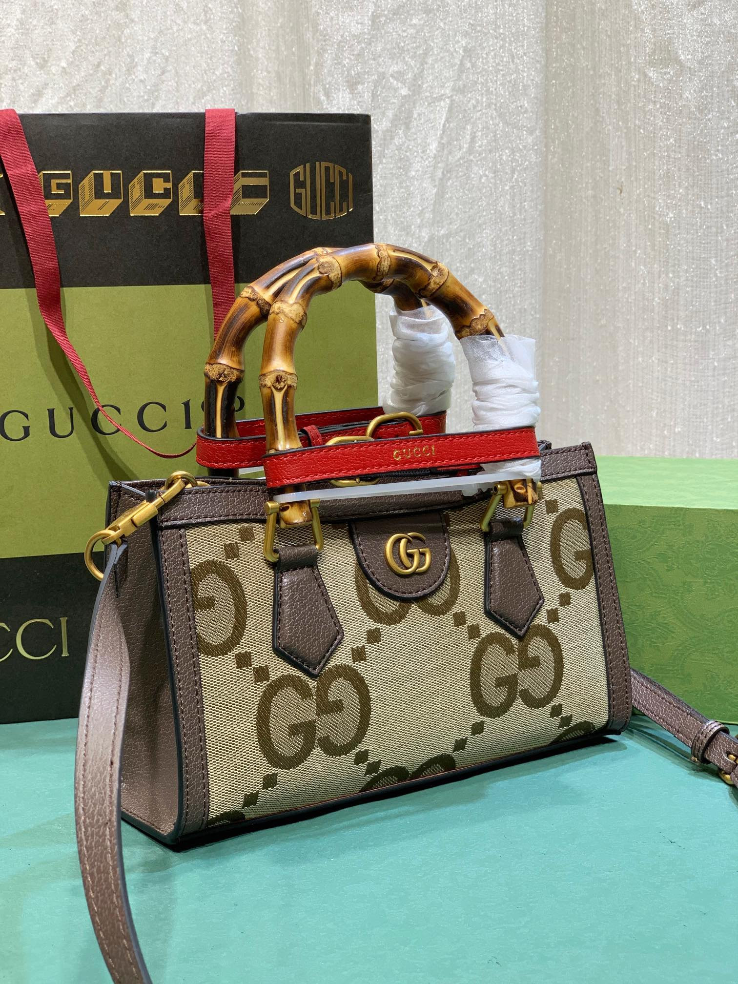 GUCCI DIANA SMALL SHOULDER BAG 25W x 16H x 9D CM