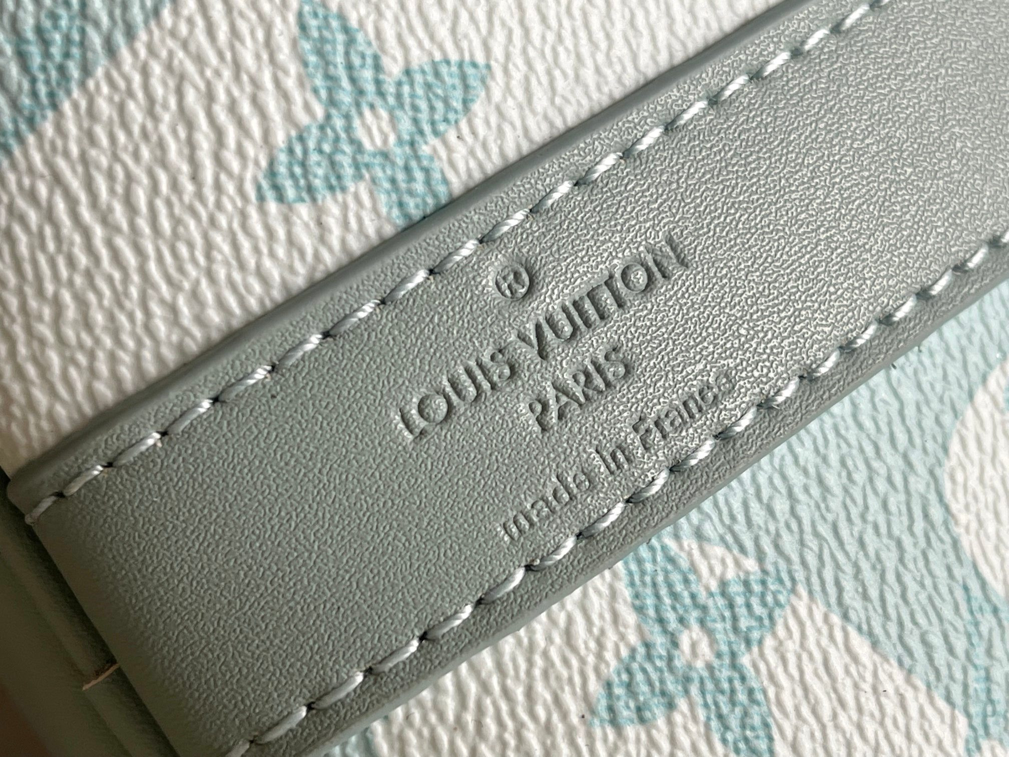 Louis Vuitton Keepall Bandoulière 50 M22570