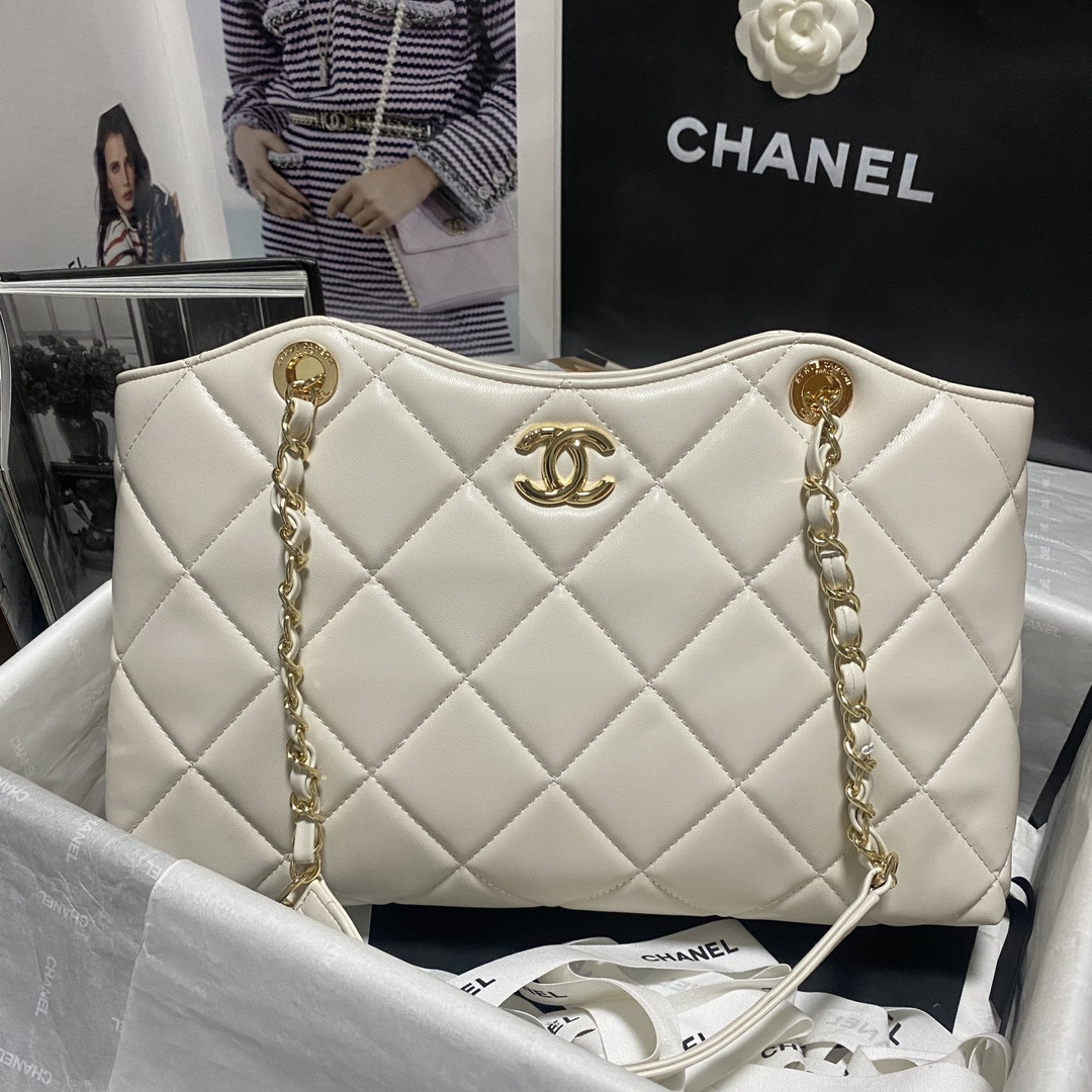 Chanel Shiny Leather Large Shopper Tote White 33×21×7.5 cm