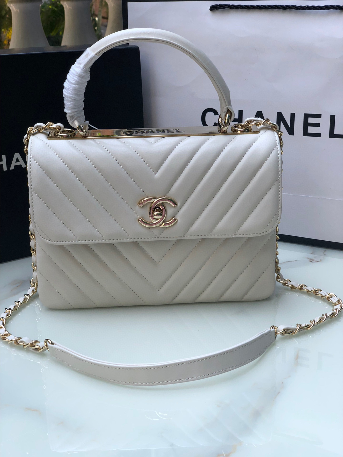 CHANEL FLAP BAG WITH TOP HANDLE WHITE 6.6 × 9.8 × 4.7 in