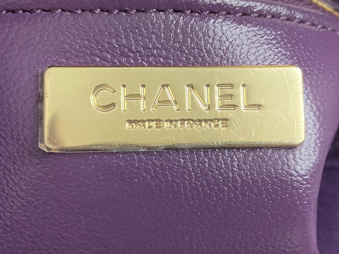 CHANEL MINI SHOPPING BAG Shiny Lambskin & Gold-Tone Metal 22x23x5.5cm