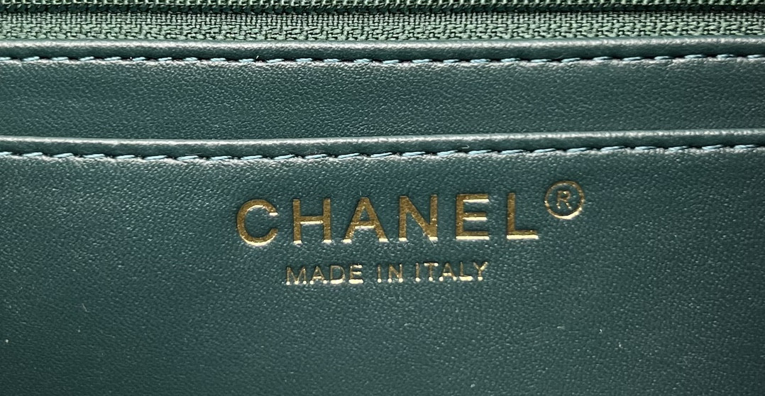 CHANEL MINI CLASSIC 11.12 HANDBAG Tweed & Gold-Tone Metal 4.7 × 7.8 × 2.3 in