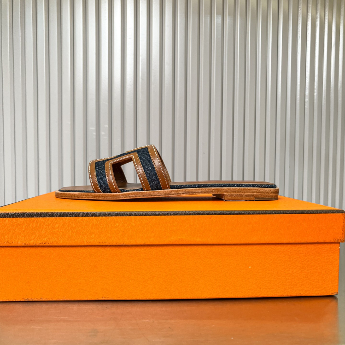 UA Hermès Oran sandal