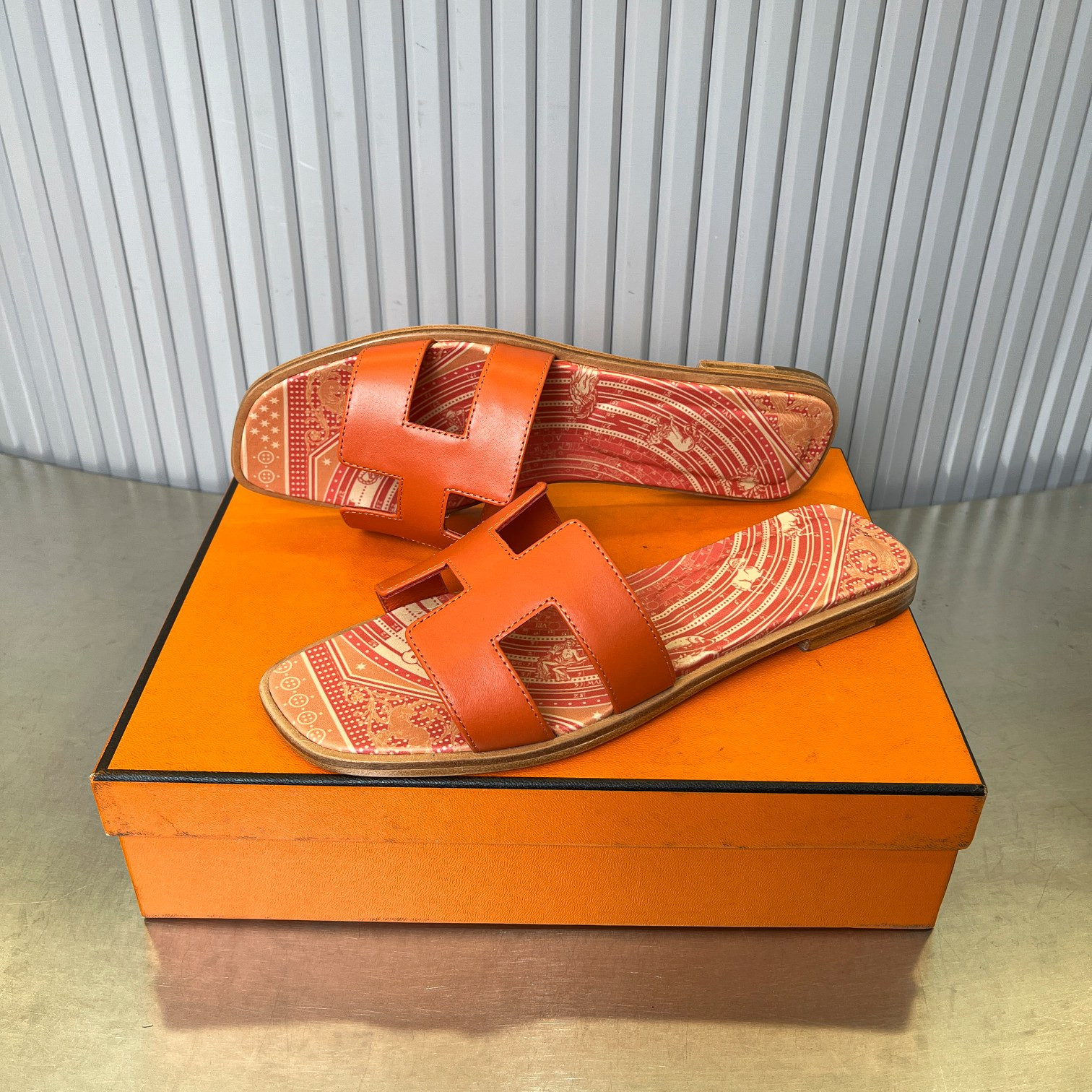 UA Hermès Oran sandal
