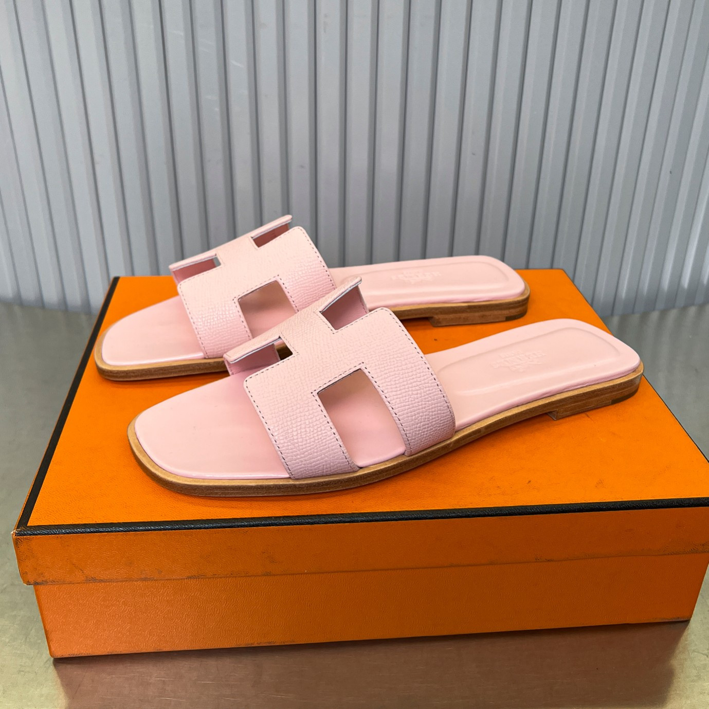 UA Hermès Oran sandal