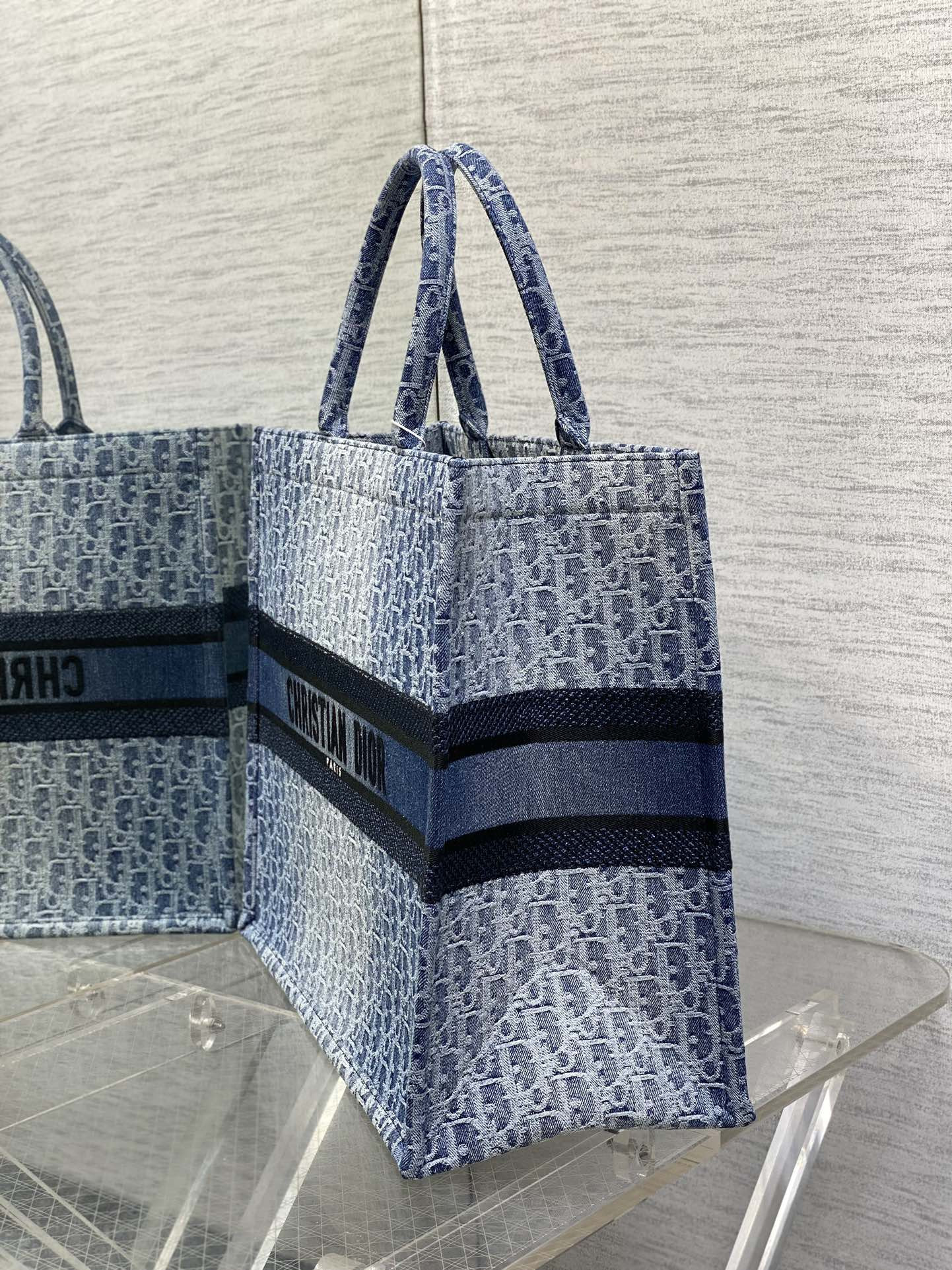 Large Dior Book Tote Blue Denim Dior Oblique Jacquard  42 x 35 x 18.5 cm