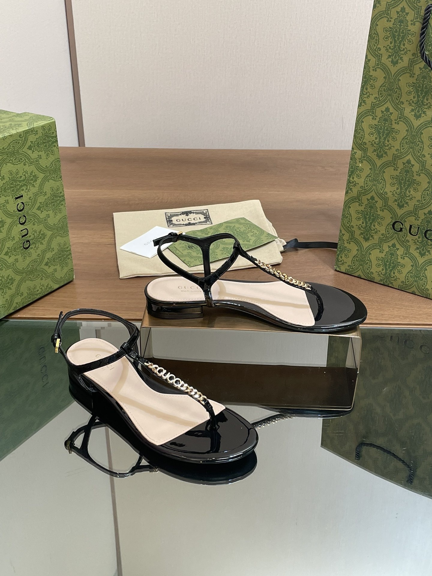 UA GUCCI SIGNORIA THONG SANDAL