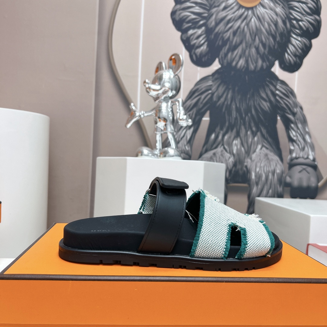 UA Hermès Chypre sandal