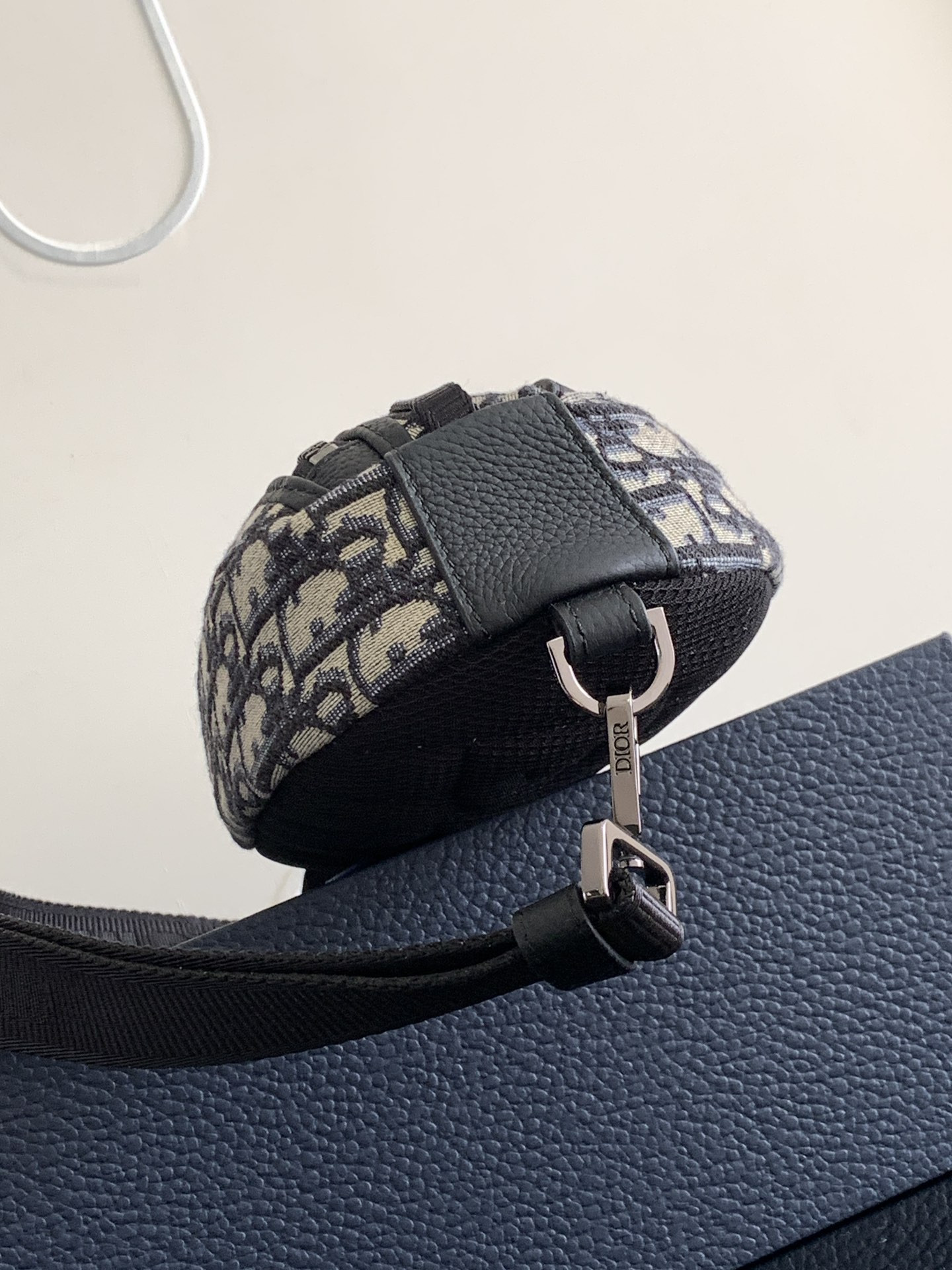 Mini Dior Scarab Bag 28 x 12.2 x 3.8 cm