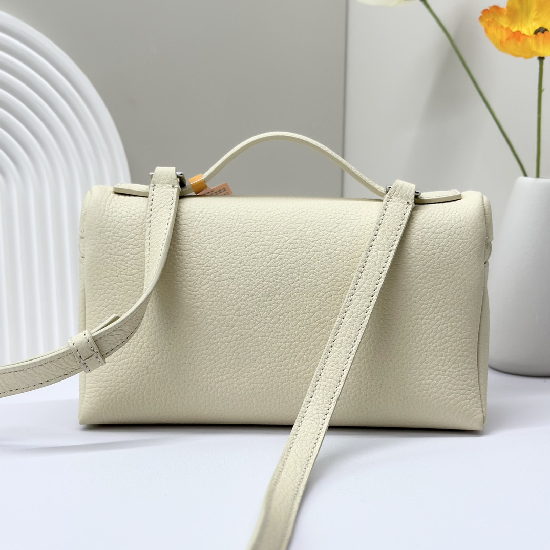 Loro Piana Extra Pocket L19 Grained Calfskin 11 x 19 x 6.5 cm