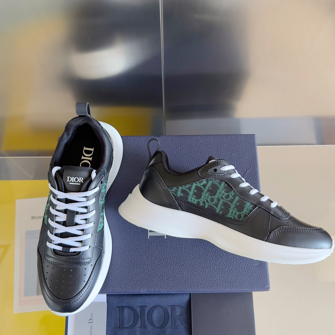 UA Dior B25 Runner Sneaker