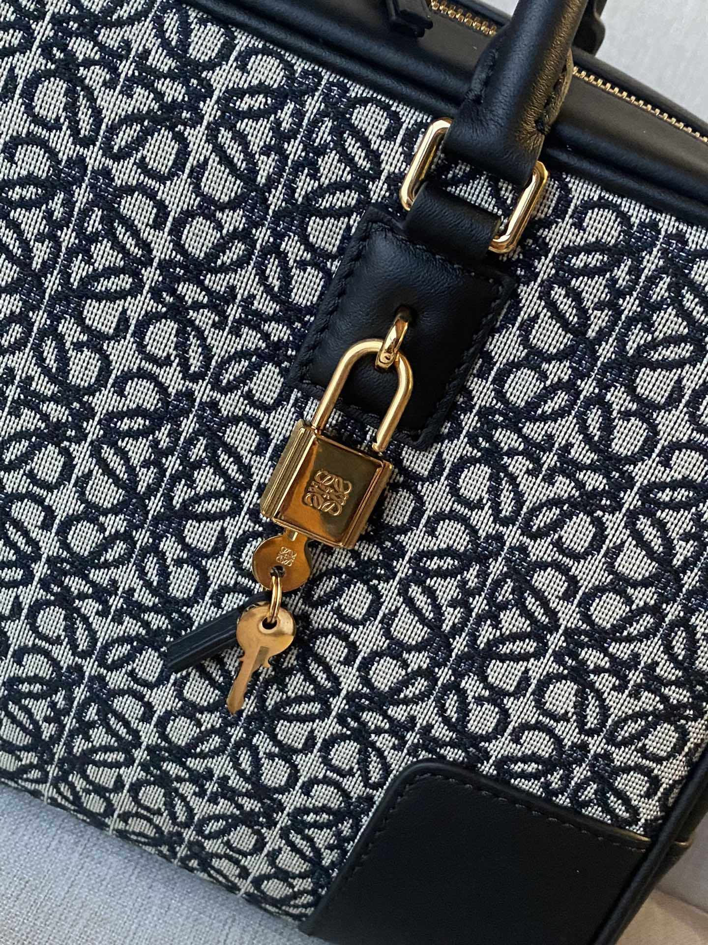 LOEWE Amazona 28x18x11cm