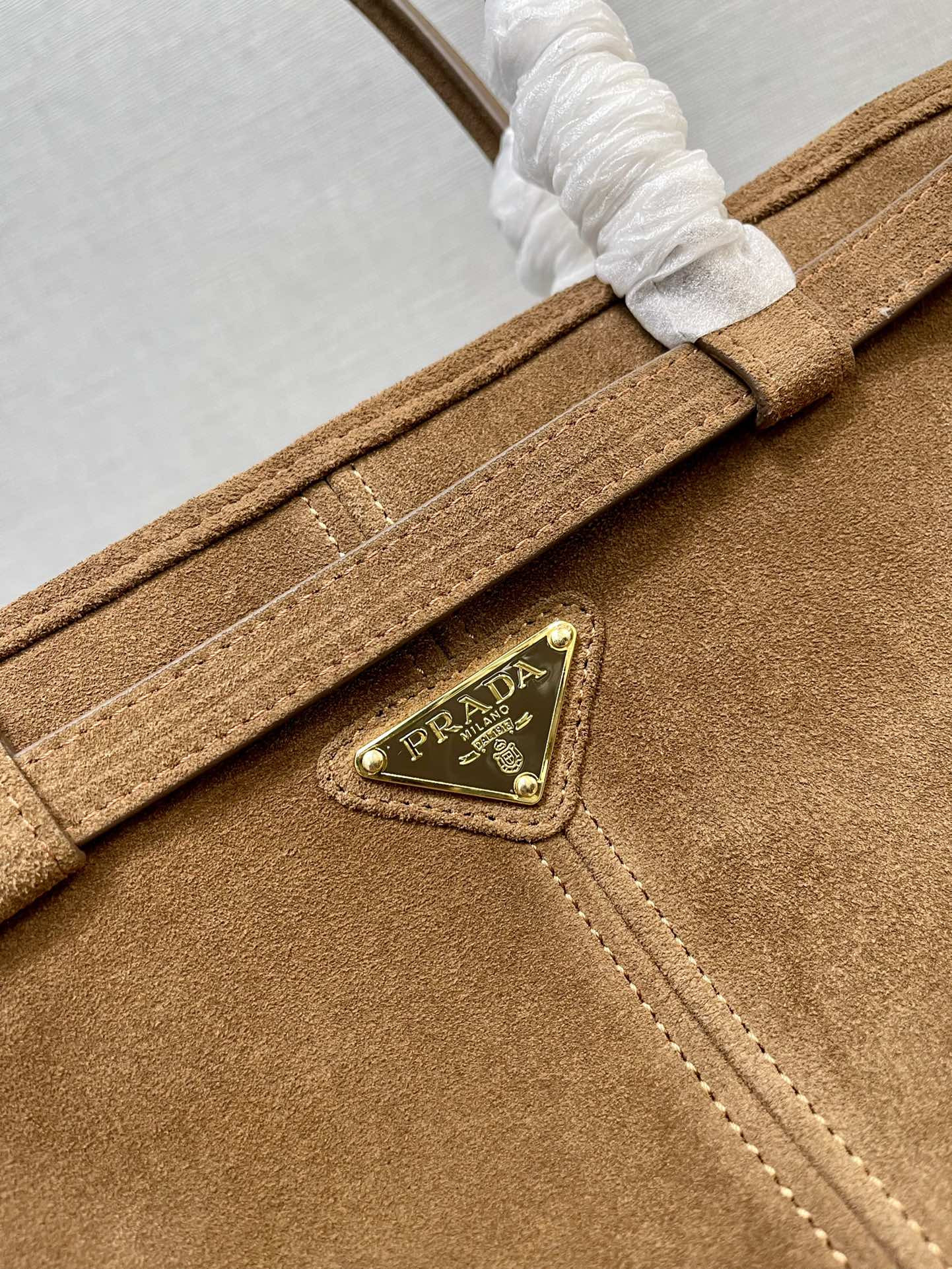 Prada Lus Solf 42x30x12cm