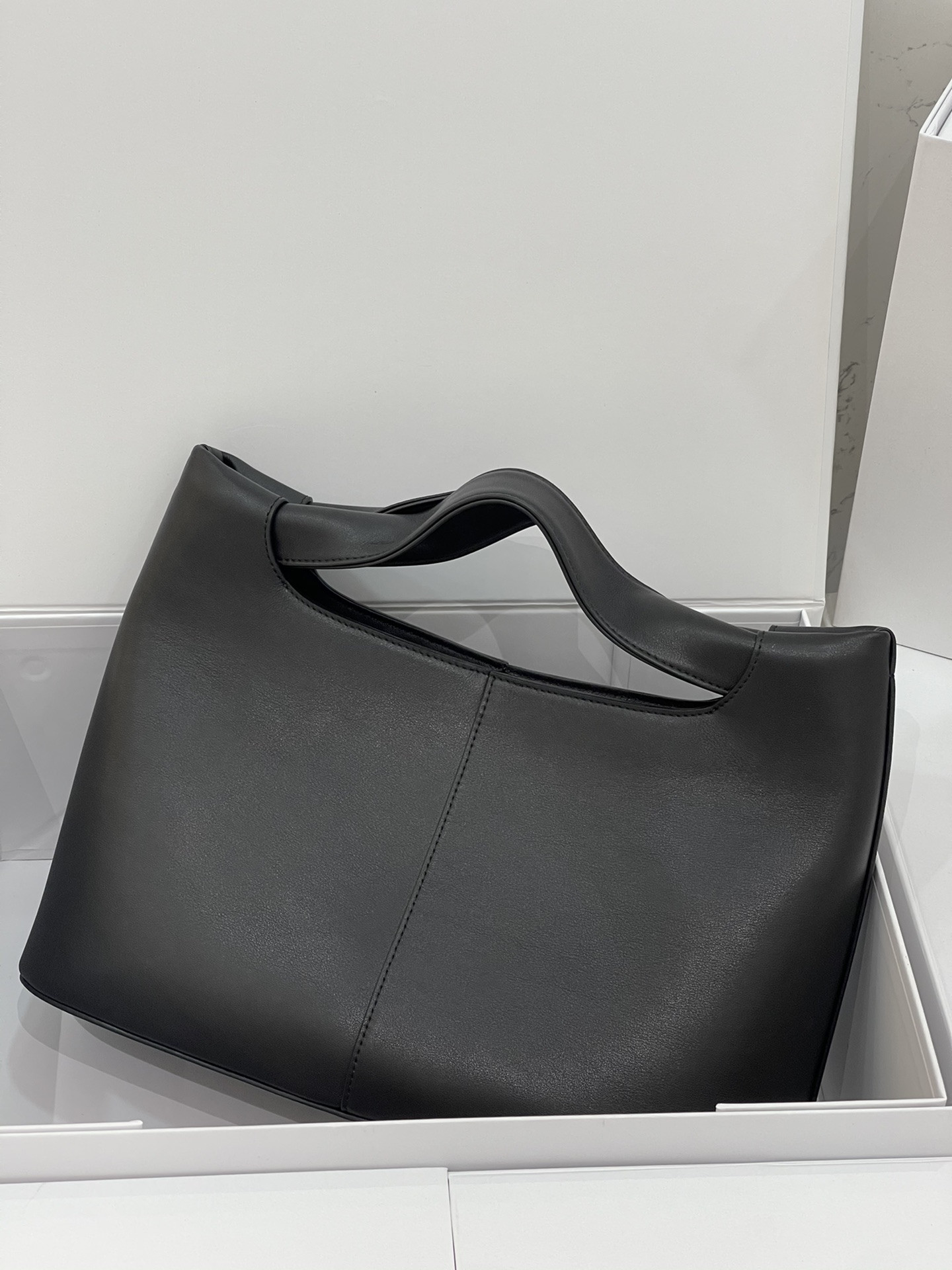 The Row Camdem  32x23x14cm