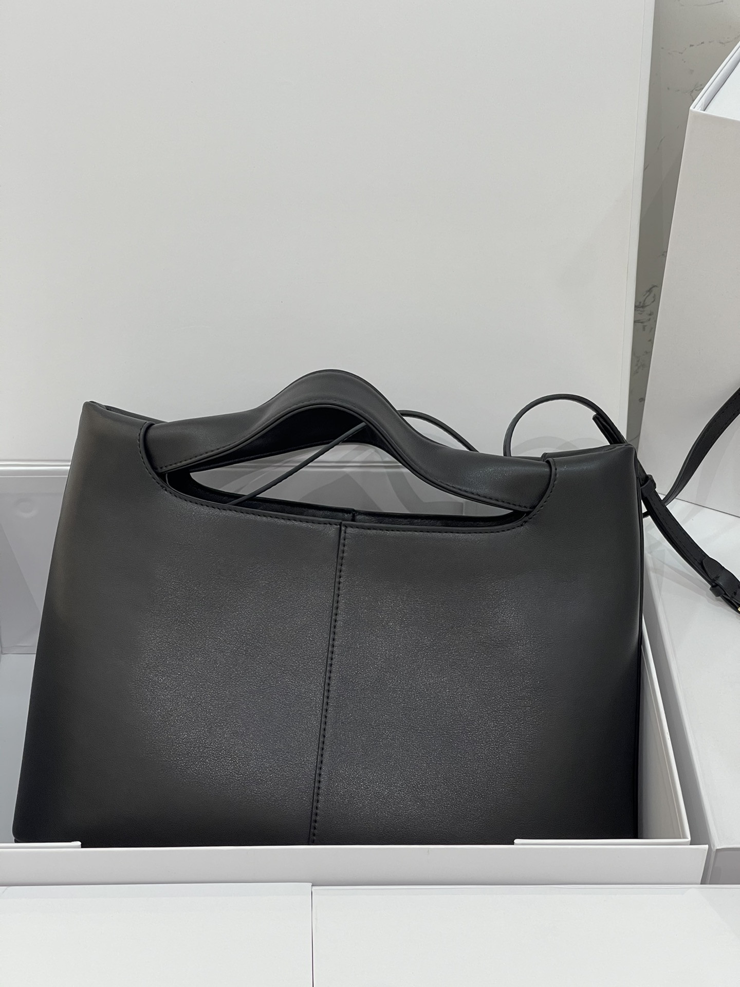 The Row Camdem  32x23x14cm