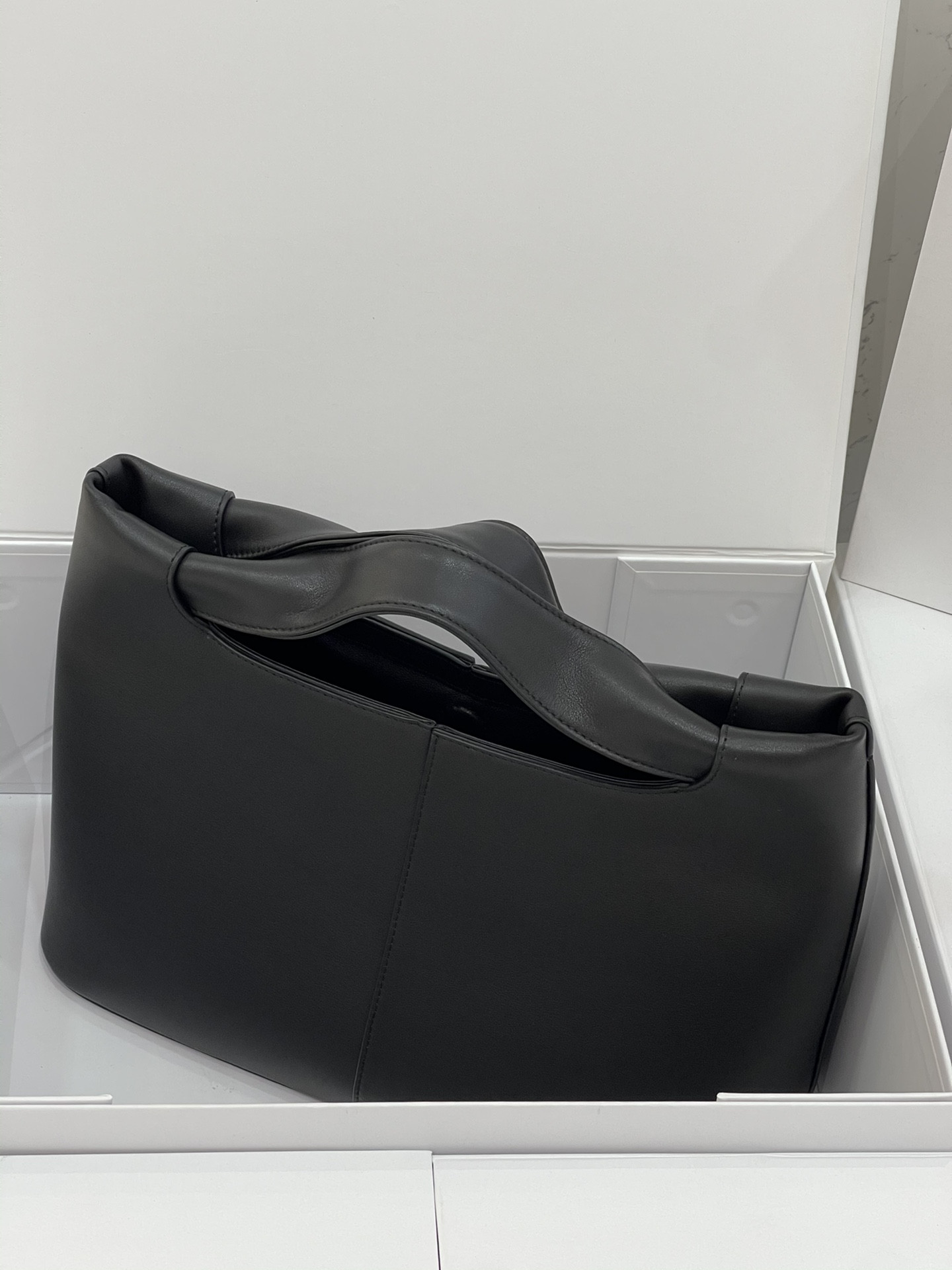 The Row Camdem  32x23x14cm