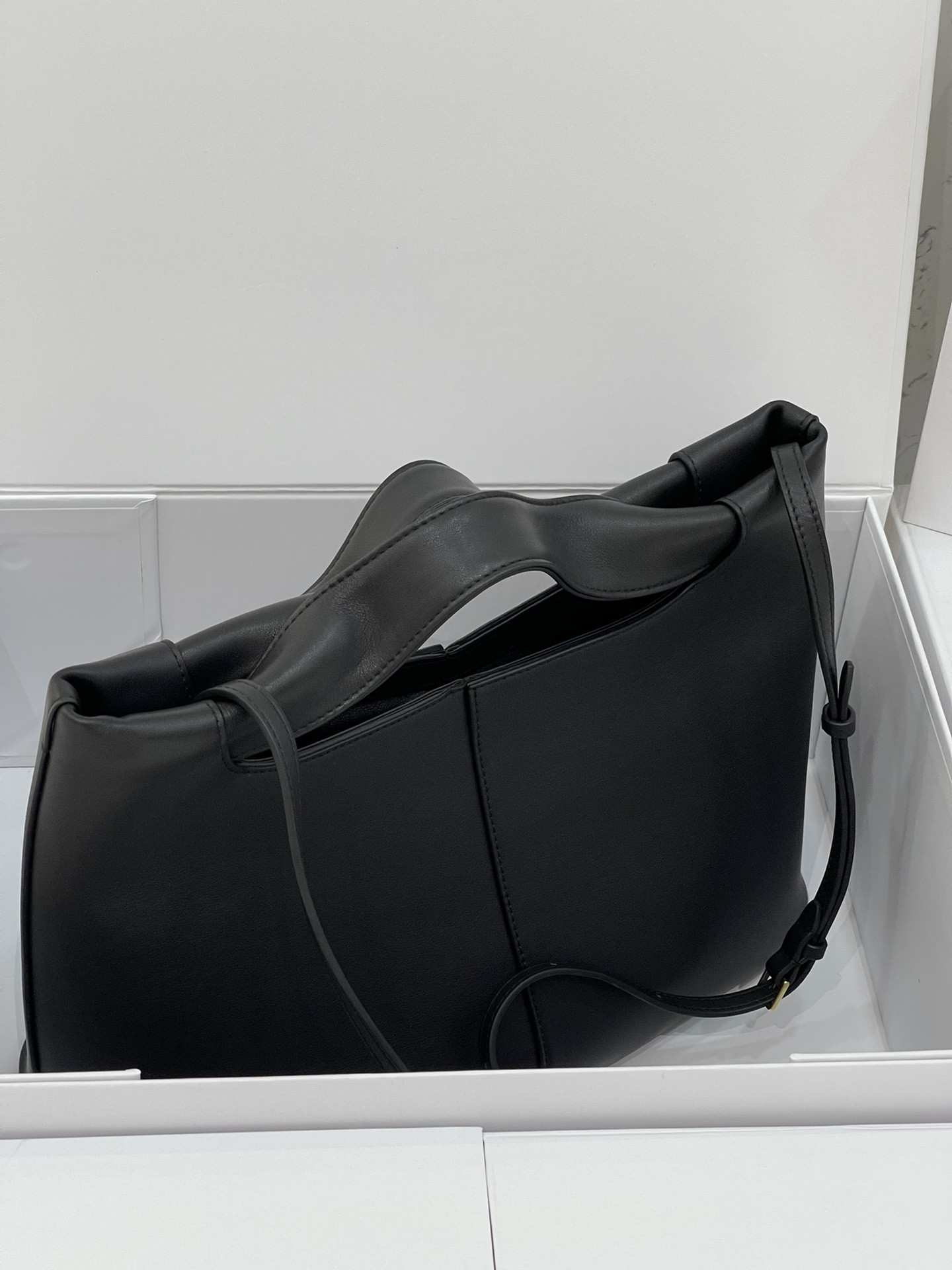 The Row Camdem  32x23x14cm