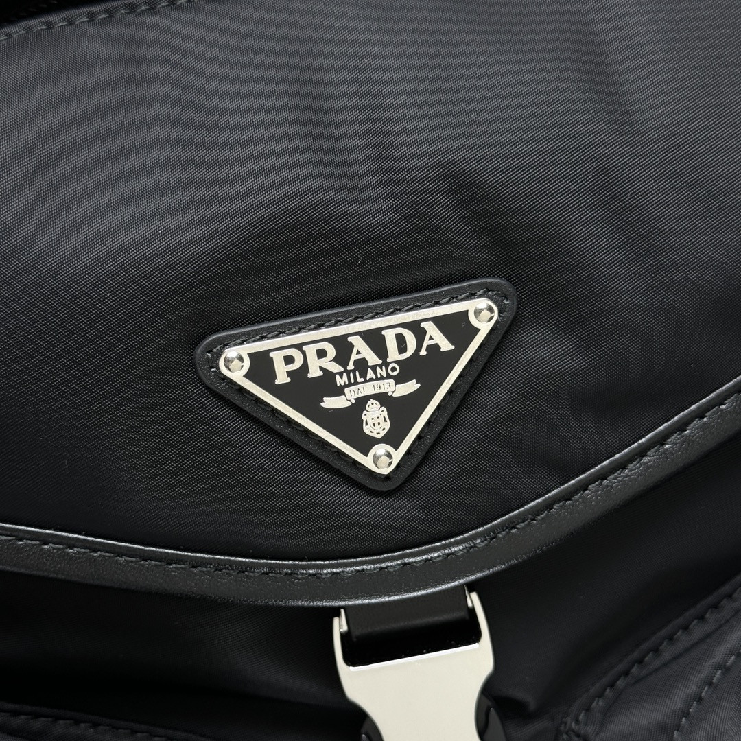 Prada Re-Nylon x Leather Shoulder Bag 18x24x5.5cm
