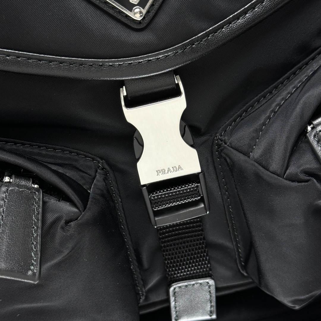 Prada Re-Nylon x Leather Shoulder Bag 18x24x5.5cm