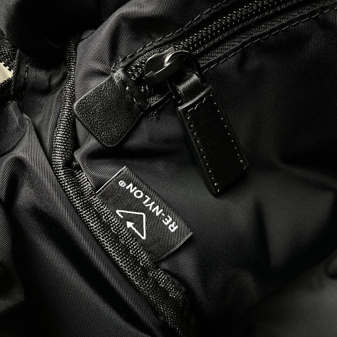 Prada Re-Nylon x Leather Shoulder Bag 23x29x15cm