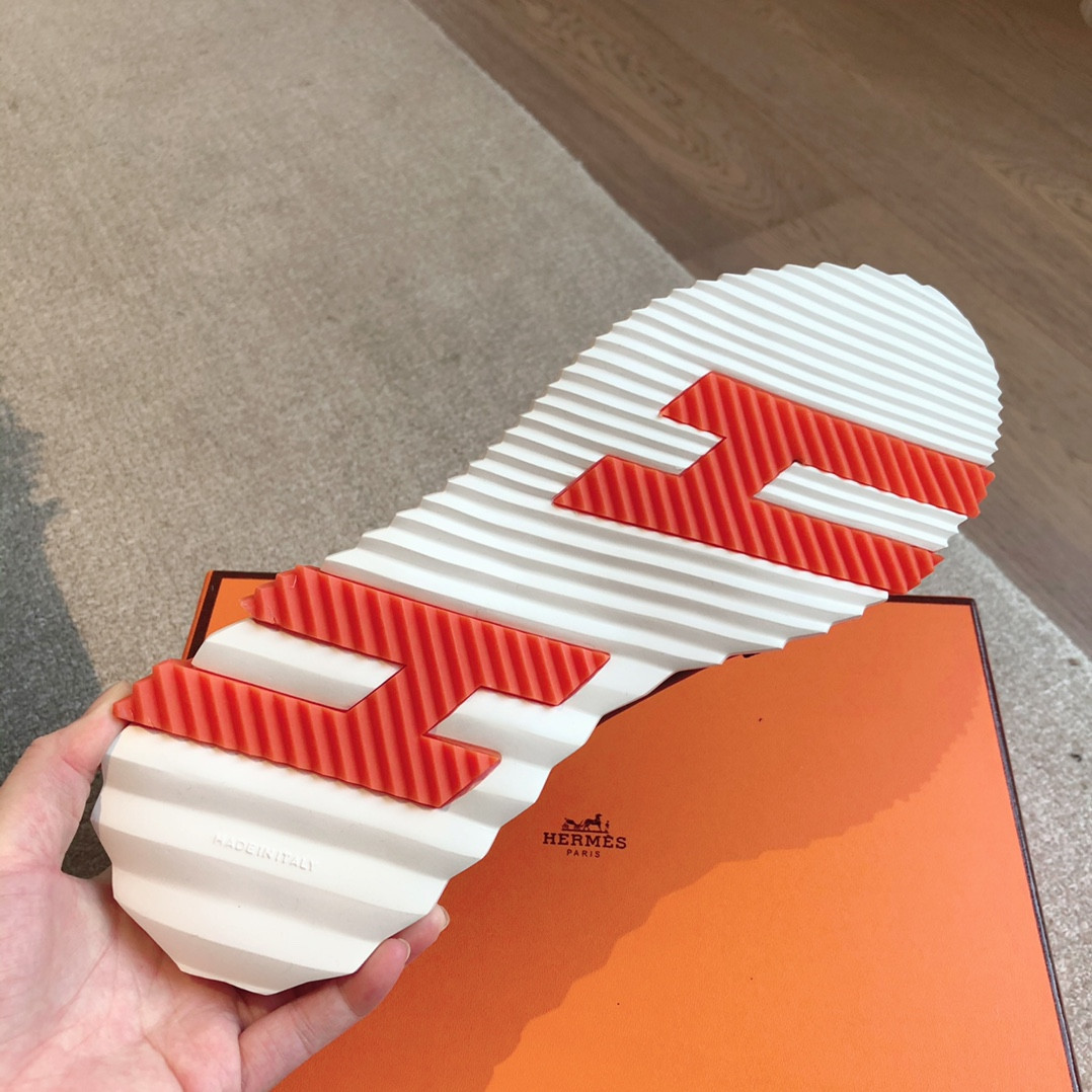 UA Hermès Bouncing Sneaker