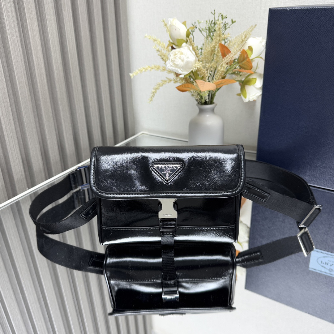 Prada Leather smartphone case 12.5x18x2.5cm