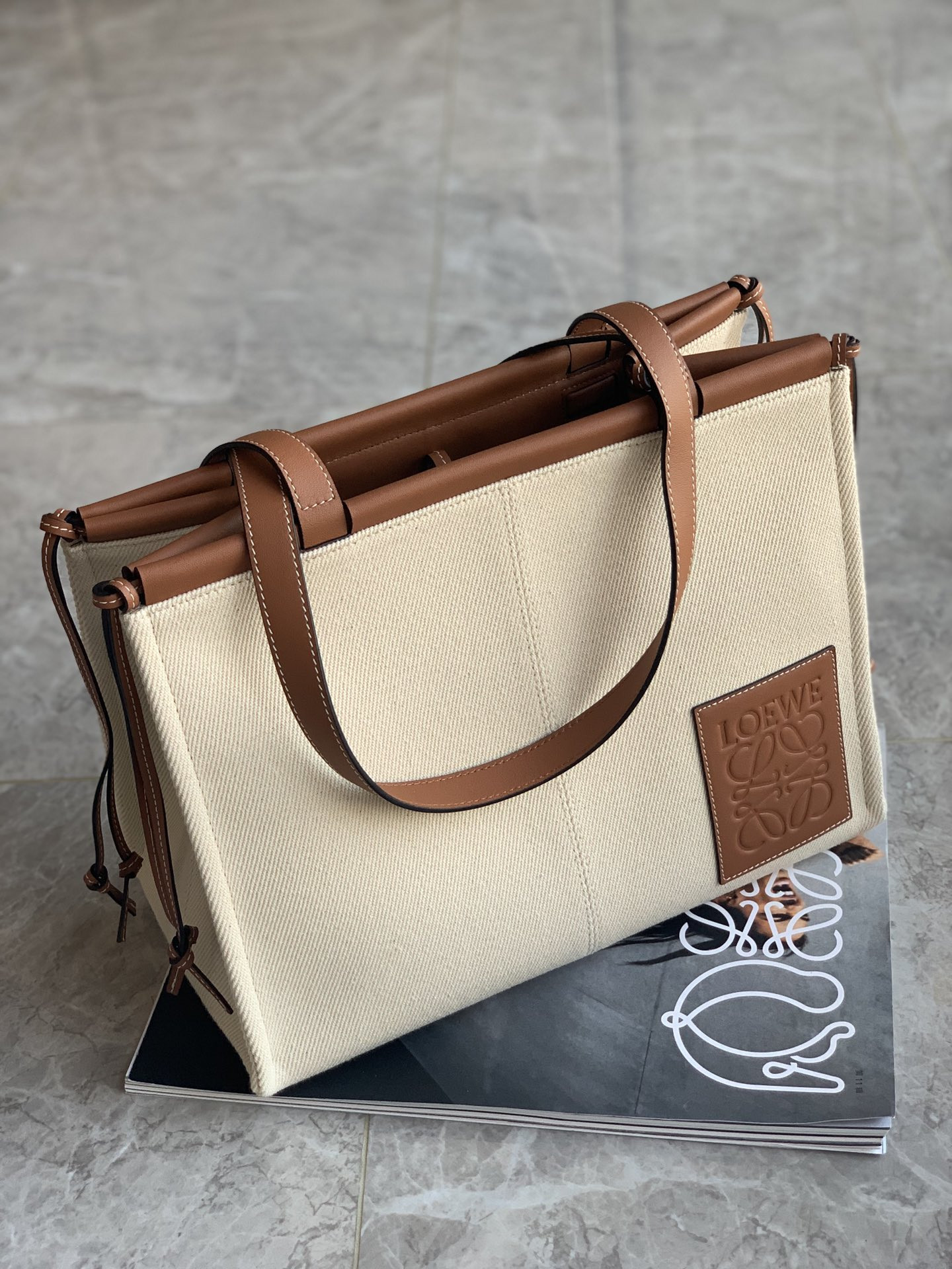 Loewe Cushion tot Canvas and calfskin 35x27x19cm