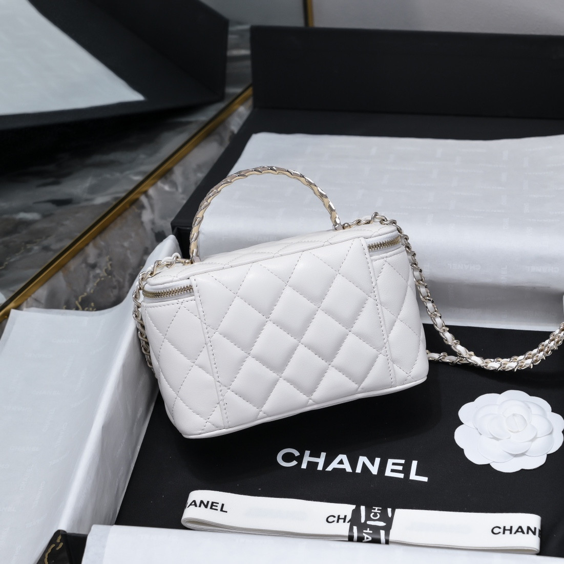 Chanel Clutch With Chain 10x16x8cm