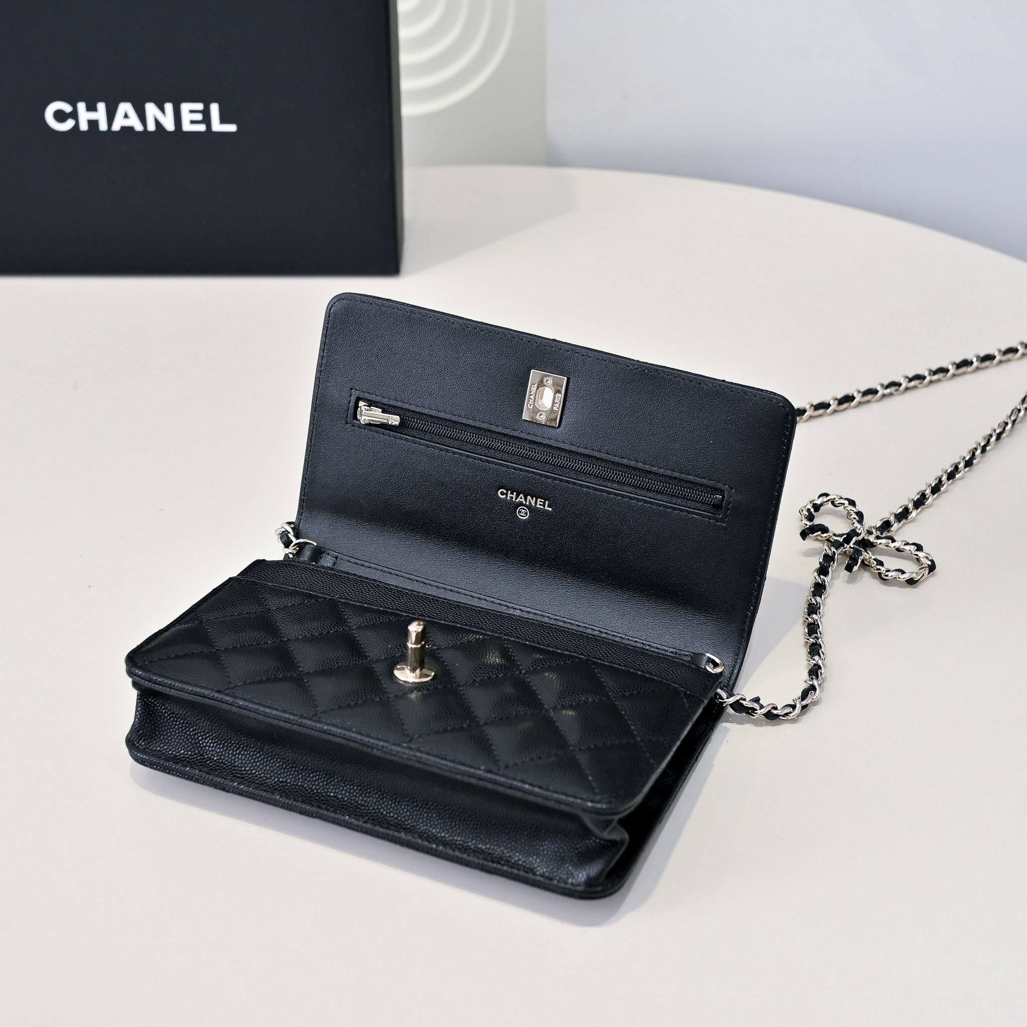 CHANEL WOC CLASSIC WALLET ON CHAIN 12.3x19.2x3.5cm